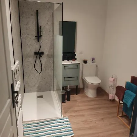 Au Pied De La Colline Bed & Breakfast Alembon