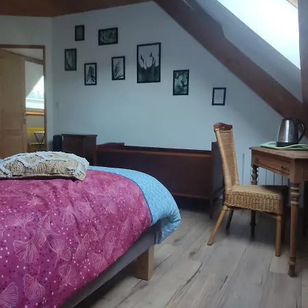 Au Pied De La Colline Bed & Breakfast