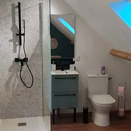 Au Pied De La Colline B&B