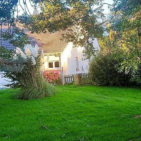 Au Pied De La Colline B&B Alembon